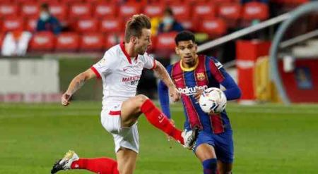 برشلونة يكتفي بالتعادل مع إشبيلية